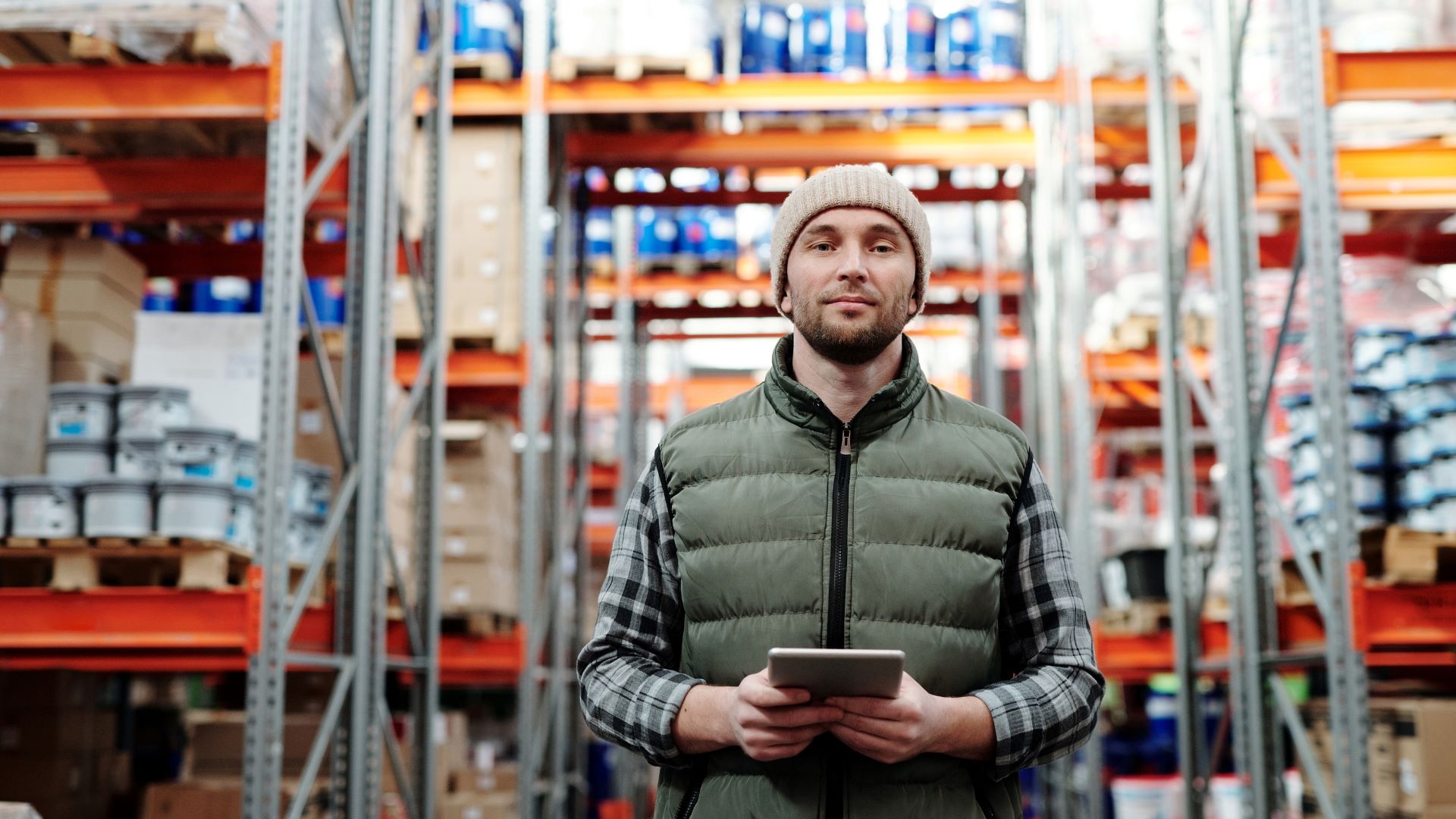 man holding tablet for inventory verification of inveck